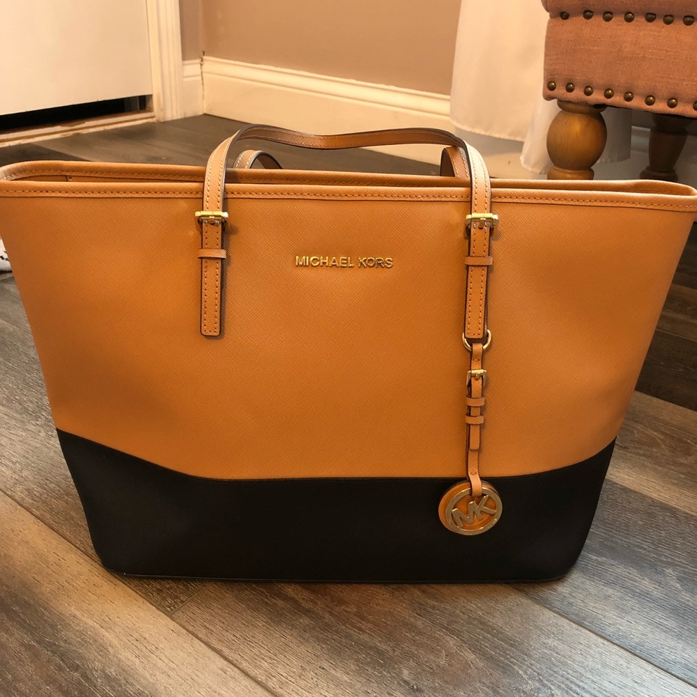 Micheal Kors purse